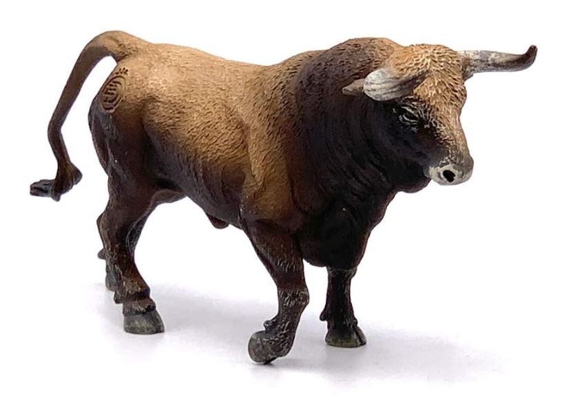TORO CASTAÑO TROTANDO